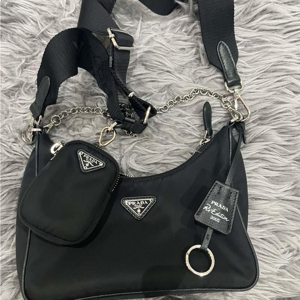 Authentic- PRADA Re-Edition 2005 Re-Nylon Bag